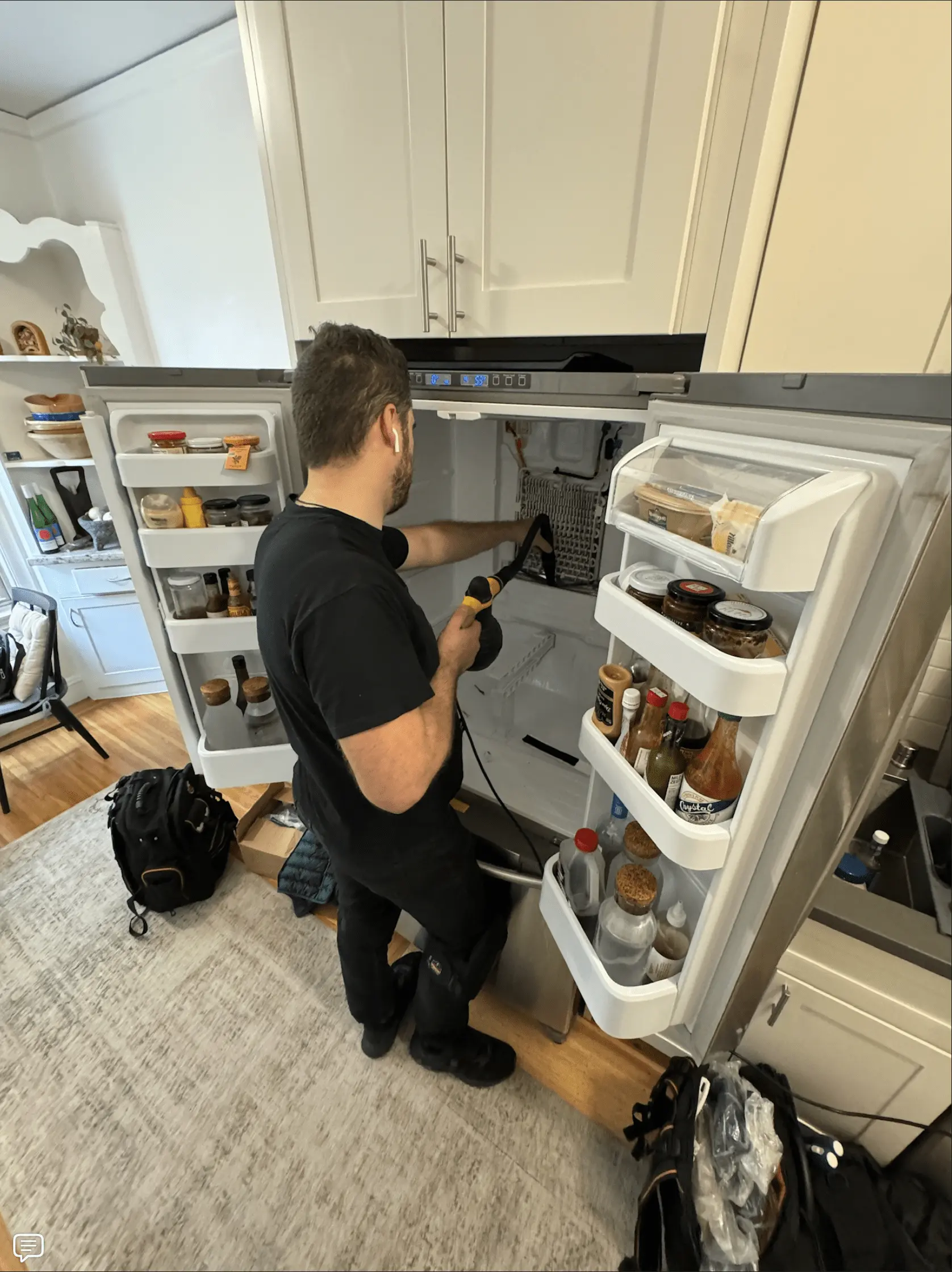 smart-solution-appliances-repair Smart Solution Appliance technician