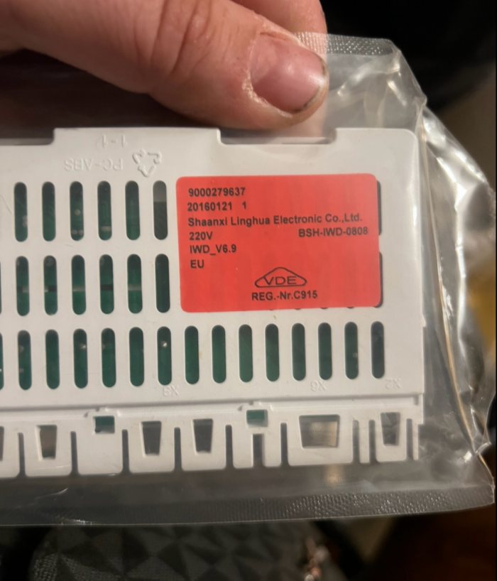 647490 BOSCH CONTROL UNIT 9000279637 20160121